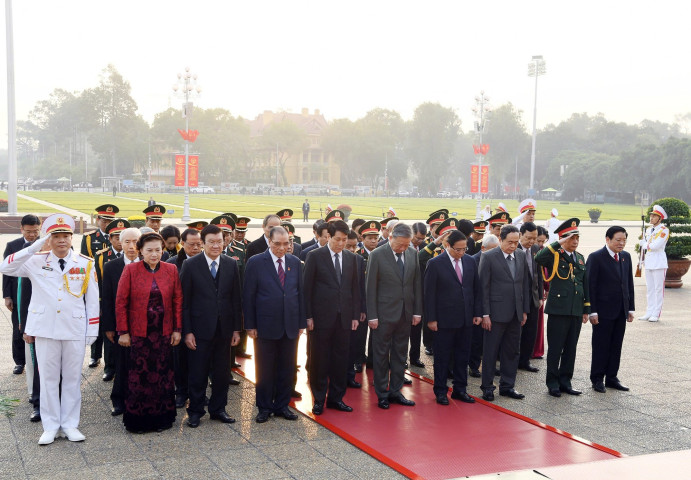 Lãnh đạo Đảng và Nhà nước viếng Chủ tịch Hồ Chí Minh nhân Kỷ niệm 80 năm Quân đội nhân dân Việt Nam