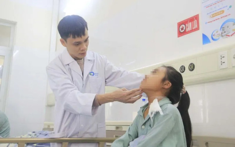Quảng Ninh: Phẫu thuật thành công cho bệnh nhi 12 tuổi mắc ung thư tuyến giáp di căn hạch cổ