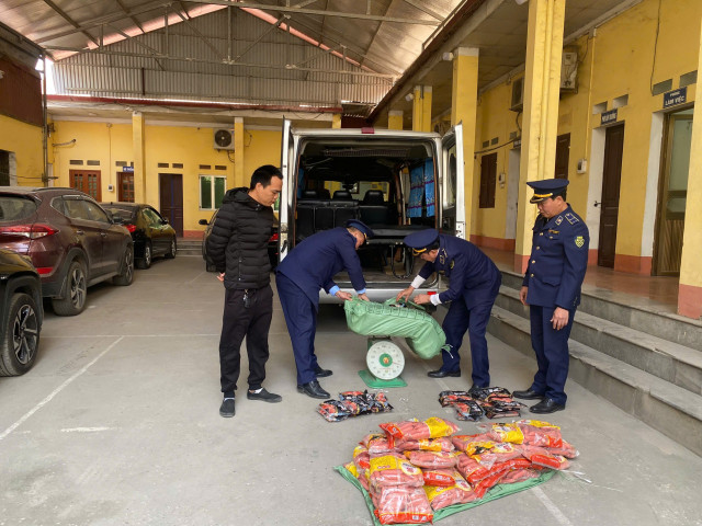 Lạng Sơn phát hiện hàng nghìn sản phẩm thực phẩm nhập lậu, không rõ nguồn gốc xuất xứ