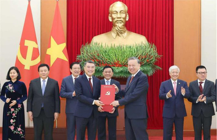 Tổng Bí thư Tô Lâm trao Quyết định về chức năng, nhiệm vụ của 13 cơ quan ban Đảng, đơn vị ở Trung ương