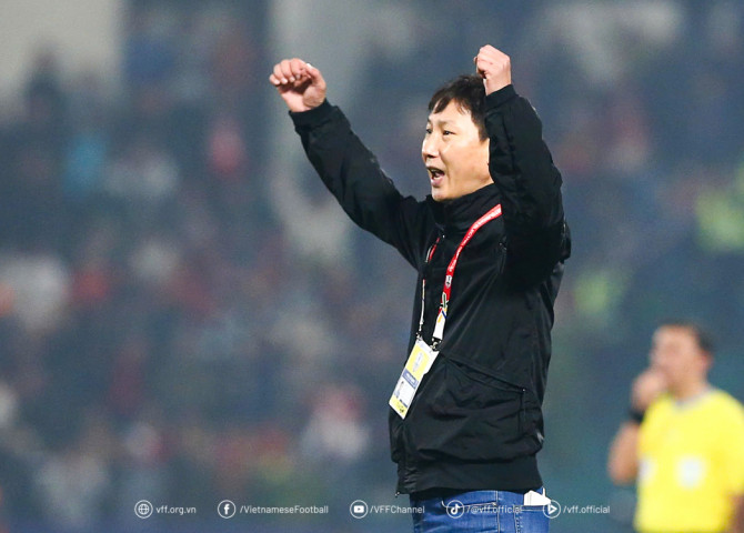 HLV Kim Sang Sik dành lời cảm ơn tới người hâm mộ đã luôn cổ vũ nhiệt tình cho đội tuyển Việt Nam