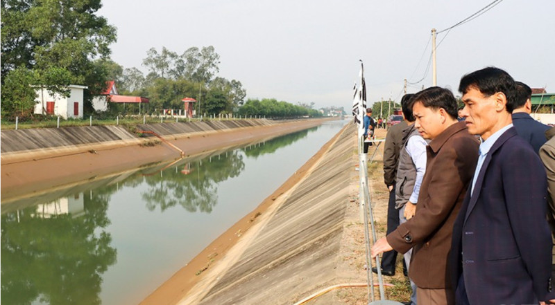 Hà Tĩnh: Cháu bé 9 tuổi đuối nước tử vong do trượt chân xuống kênh