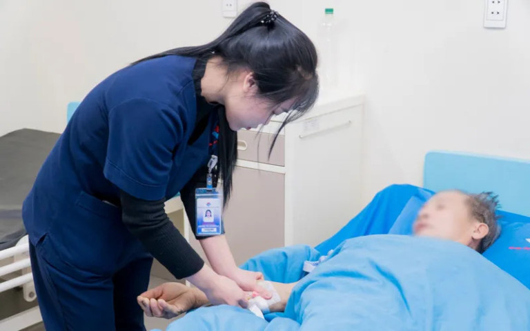 Phú Thọ: Đau quặn bụng 1 tháng, người đàn ông phát hiện mắc ung thư trực tràng