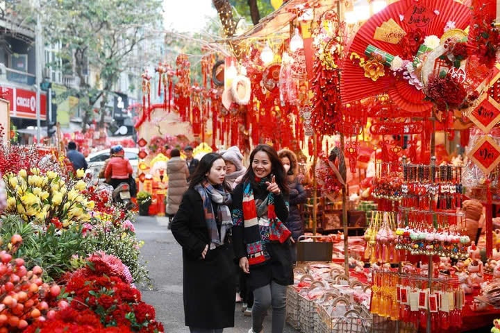 Hà Nội ban hành chỉ thị về việc tổ chức đón Tết Nguyên đán Ất Tỵ năm 2025