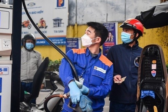 Đồng loạt tăng giá xăng dầu từ 15h hôm nay ngày 2/1