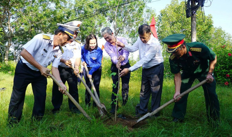 Cà Mau: Tổ chức phong trào “Tết trồng cây đời đời nhớ ơn Bác Hồ” nhân dịp xuân Ất Tỵ
