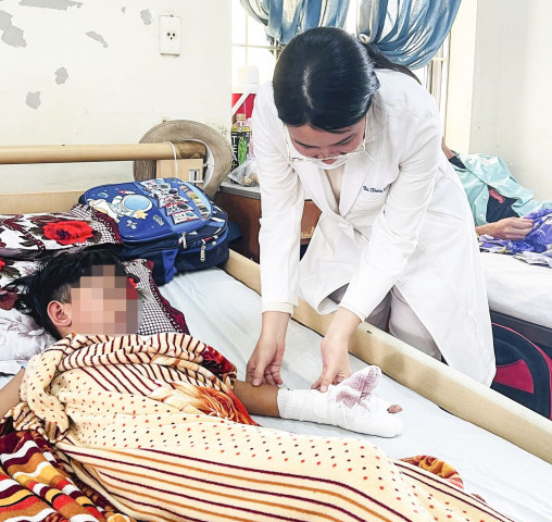Khánh Hòa: Liên tiếp 3 học sinh nhập viện vì tự chế pháo gây nổ