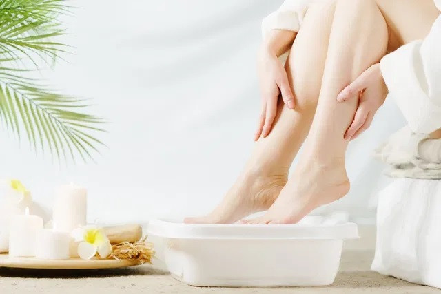 11 cách loại bỏ bàn chân nứt nẻ