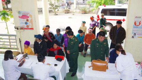 Thanh Hóa: Quân y Biên phòng khám bệnh miễn phí cho người dân biên giới