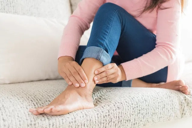 12 nguyên nhân gây sưng mắt cá chân (P1)