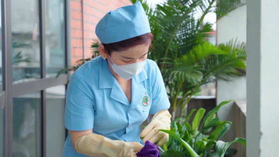 Nhân viên Hộ lý và những cống hiến thầm lặng vì bệnh viện xanh – sạch – đẹp