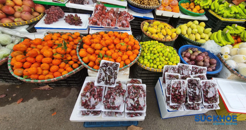 Cuối năm cần kiểm soát chặt chẽ hơn nữa các loại hoa quả nhập khẩu bày bán tràn lan trên thị trường