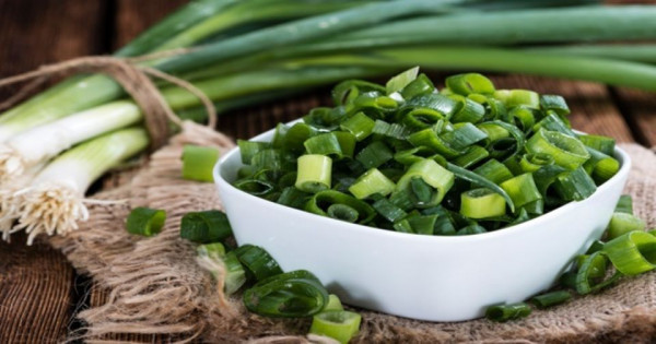Những nhóm người nên ăn hành lá thường xuyên
