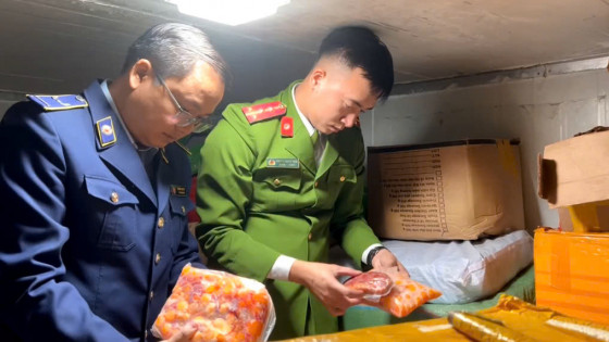 Hà Nội phát hiện kho hàng chứa hơn 10 tấn thực phẩm đông lạnh không rõ nguồn gốc xuất xứ