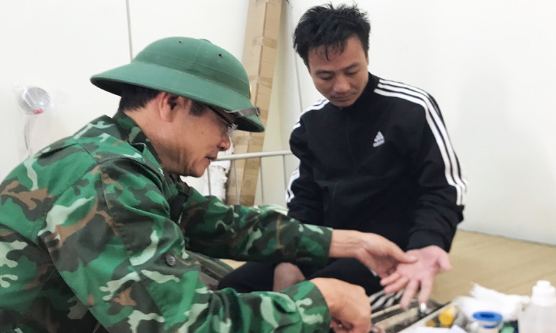 Quảng Bình: Hai tàu cá bị chìm và cháy trên biển, 8 ngư dân an toàn