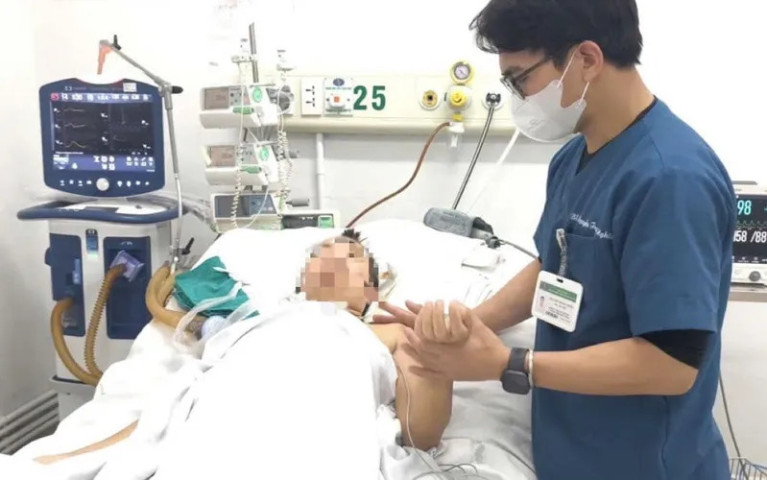 Cấp cứu bệnh nhân bị liệt toàn thân sau khi tiêm đau vai gáy tại phòng khám tư