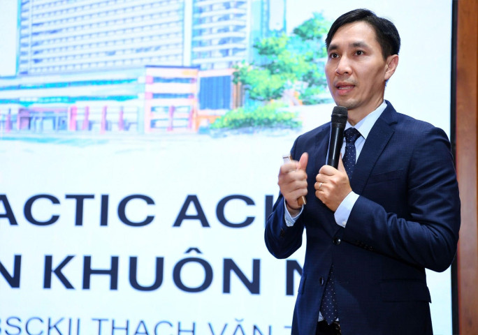 BSCKII. Thạch Văn Toàn báo cáo chủ đề “Ứng dụng Poly -D,L - Lactic Acid trong trẻ hóa toàn diện khuôn mặt”