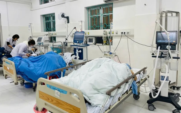 Cao Bằng: Cấp cứu bệnh nhân bị ngộ độc khí than khi sưởi ấm trong những ngày giá lạnh