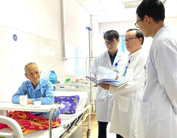 Đắk Lắk: Cấp cứu thành công cho cụ ông 101 tuổi bị nhồi máu cơ tim cấp
