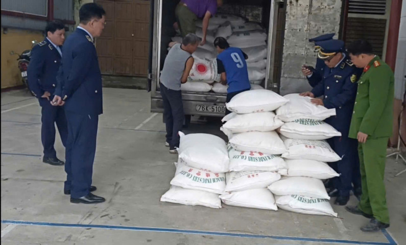 Quảng Trị ngăn chặn kịp thời 4,5 tấn đường cát nhập lậu