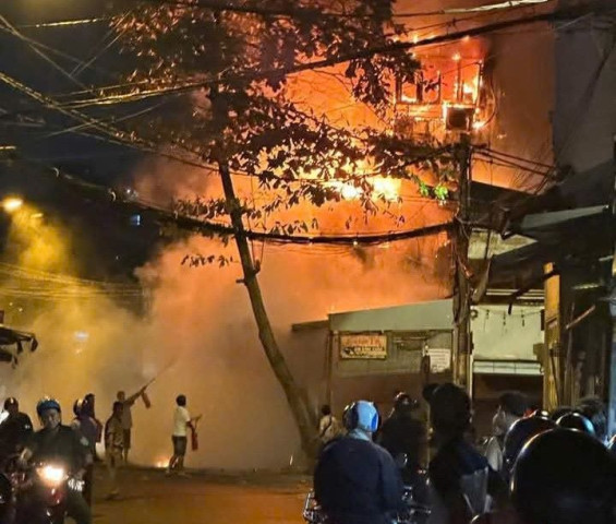 TP. Hồ Chí Minh: Xảy ra vụ cháy nhà dân, nhiều tài sản bị thiêu rụi