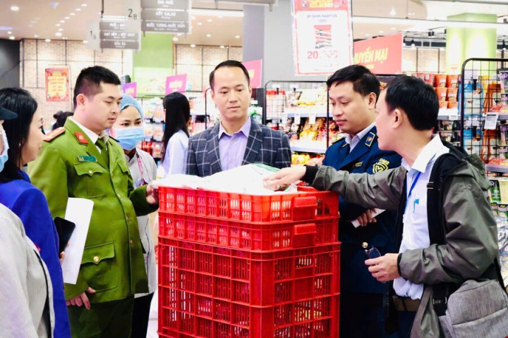 Thừa Thiên Huế: Kiểm tra liên ngành công tác đảm bảo an toàn thực phẩm Tết Nguyên đán Ất Tỵ và Lễ hội Xuân 2025