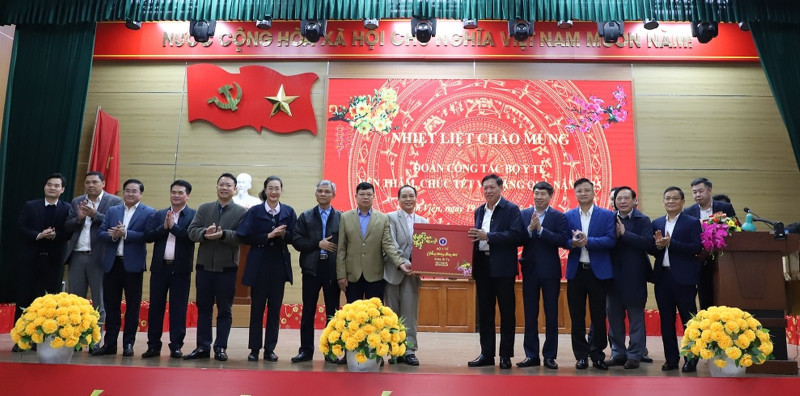 Đại diện Bộ Y tế thăm, tặng quà chúc Tết một số đơn vị y tế trên địa bàn tỉnh Hưng Yên