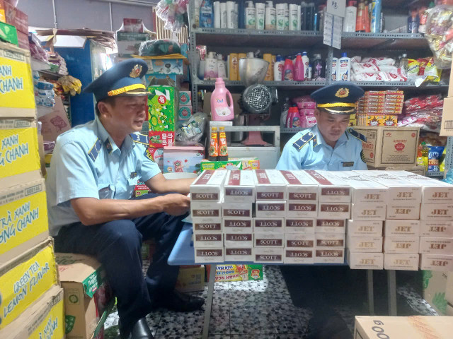 Tiền Giang: Kiểm tra 4 hộ kinh doanh buôn bán thuốc lá điếu nhập lậu tại thị xã Cai Lậy