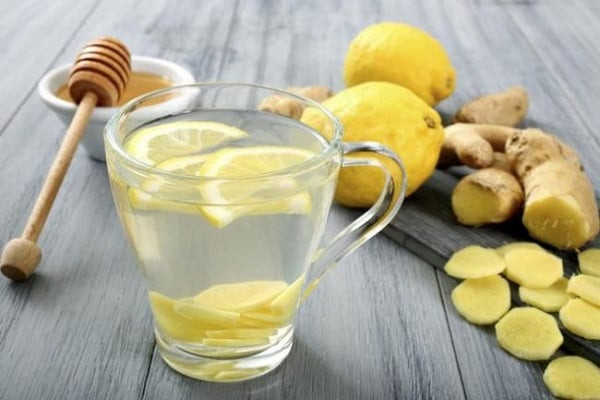 Cách làm nước gừng giúp giảm mụn tại nhà dịp Tết
