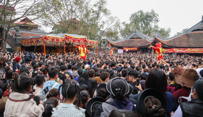 Thủ tướng Chính phủ yêu cầu thực hiện nếp sống văn minh, an toàn, tiết kiệm trong Lễ hội xuân năm 2025