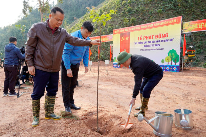 Bắc Kạn: Phát động phong trào “Tết trồng cây đời đời nhớ ơn Bác Hồ” Xuân Ất Tỵ 2025