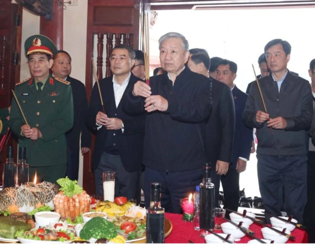Tổng Bí thư Tô Lâm dâng hương tại Nghĩa trang liệt sĩ quốc gia Vị Xuyên, Hà Giang