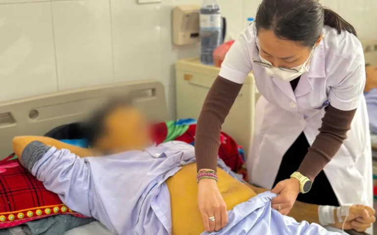 Điều trị cho bệnh nhân bị vàng da nặng và suy gan cấp do tự ý ngừng thuốc điều trị viêm gan B