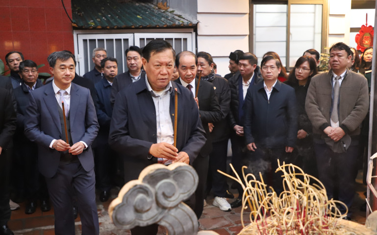 Bộ Y tế dâng hương tưởng nhớ Đại danh y Hải thượng Lãn ông Lê Hữu Trác và Đại danh y Thiền sư Tuệ Tĩnh
