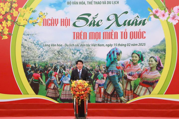 Chủ tịch nước Lương Cường tham dự Ngày hội "Sắc Xuân trên mọi miền Tổ quốc" năm 2025