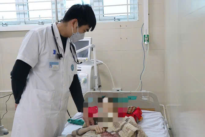 Hà Nội: Bệnh viện Đa khoa Hà Đông giành lại sự sống cho bệnh nhân bị suy hô hấp nặng
