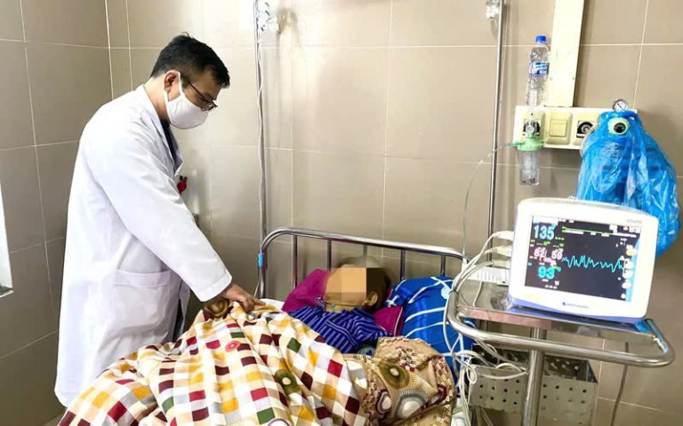 Lạng Sơn: Điều trị cho nam bệnh nhân vỡ đại tràng do tự thụt tháo tại nhà