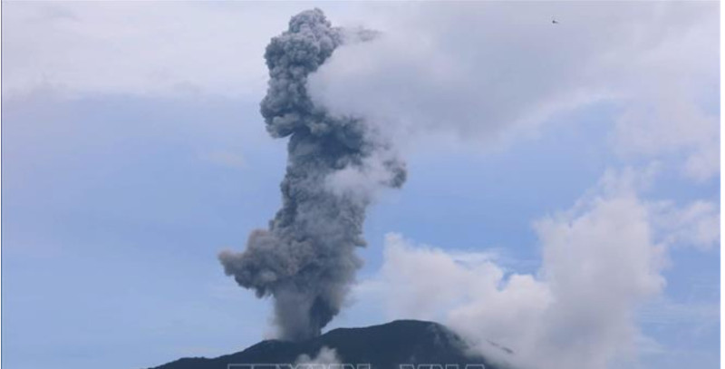 Indonesia: Núi lửa Dukono phun trào, cảnh báo hàng không cấp độ 2