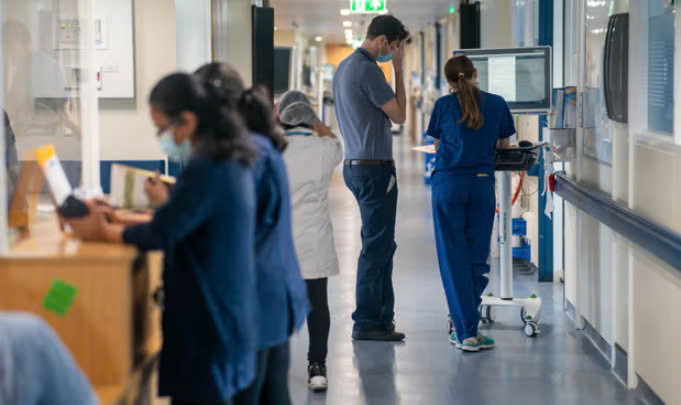 Anh: Siêu vi khuẩn kháng thuốc gây ra hơn 35.000 ca tử vong