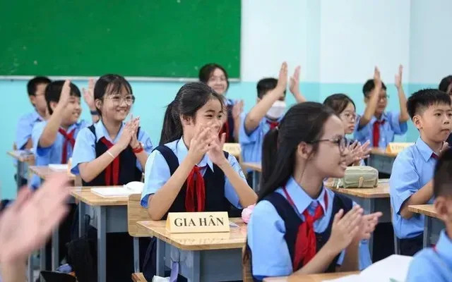 Bộ Chính trị quyết định miễn học phí cho học sinh từ mầm non đến hết THPT công lập