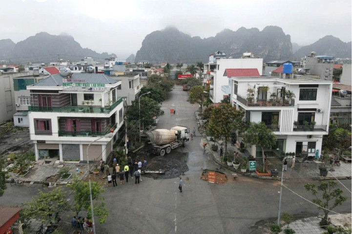 Quảng Ninh: Người dân chủ động gia cố nhà cửa bị sụt lún tại phường Cẩm Sơn