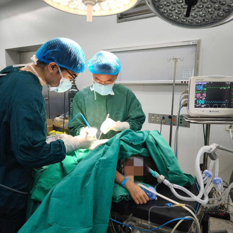 Hà Nội: Bé trai 8 tuổi phát hiện bệnh phổi hiếm gặp sau một cú ngã