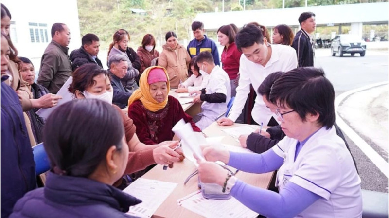 Bộ Y tế khám bệnh, cấp thuốc miễn phí cho hơn 1.000 người dân huyện vùng cao Nậm Nhùn