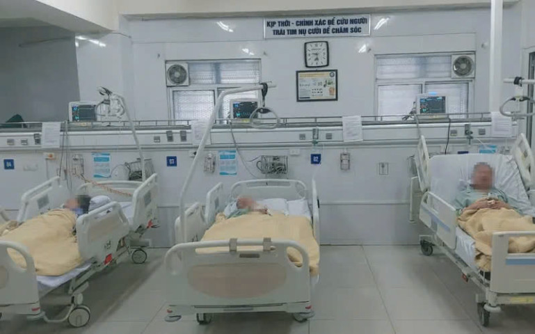 Hà Nội: Cứu sống nữ bệnh nhân 60 tuổi bị đái tháo đường, suy hô hấp, suy thận, suy tim