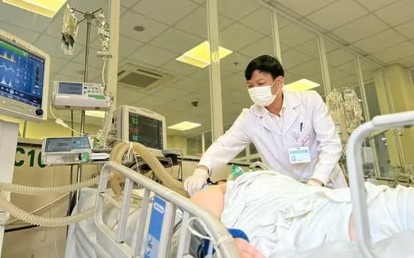 Hà Nội: Người phụ nữ nặng hơn 100kg nhập viện trong tình trạng nguy kịch do uống rượu