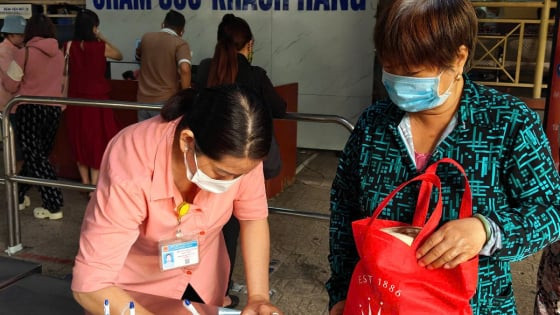 Những người lặng thầm gieo hy vọng trong bệnh viện