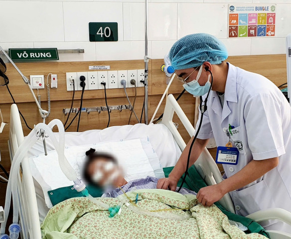Hà Nội: Điều trị cho bệnh nhân nguy kịch vì bỏ thuốc bác sĩ kê để uống nước kiềm chữa bệnh