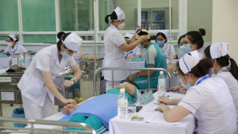 Khẩn trương đề xuất nâng mức phụ cấp ưu đãi nghề đối với viên chức làm việc trong các cơ sở y tế công lập