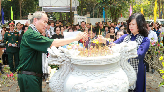 Khánh thành tượng những Thầy thuốc tiêu biểu của ngành Y tế Việt Nam