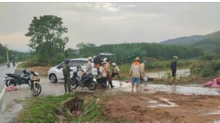 Kon Tum: Xảy ra sét đánh tại huyện Ngọc Hồi khiến 1 người tử vong, 6 người bị thương
